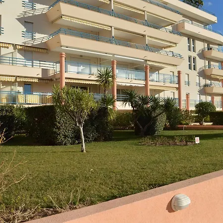 Апартаменты A Frejus, Piscine, A 500m, Clim, Parking, Terrasse, 4 Couchages - Fr-1-226a-110 *